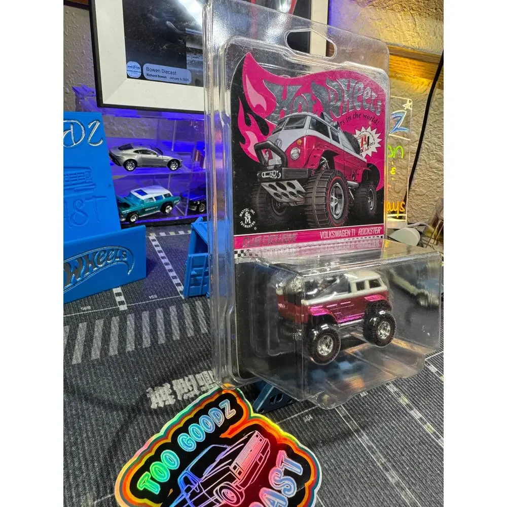 Hot Wheels RLC Volkswagen T1 Rockster Pink